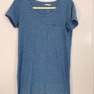 T-shirt dress. Striped.